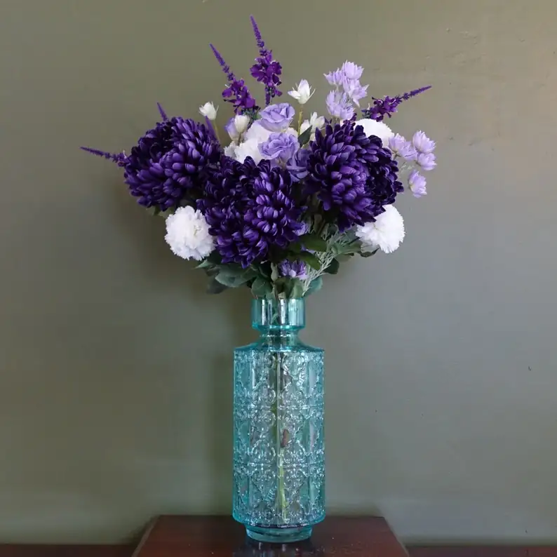 chrysanthemum vase arrangement