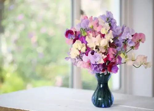 sweet pea flower arrangement
