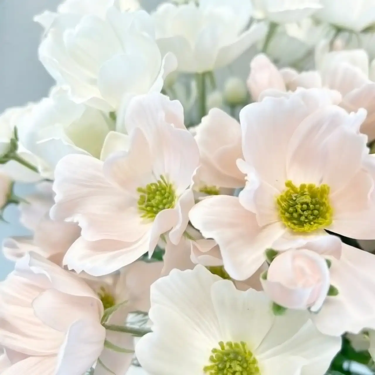 cosmos flowers in wedding decor