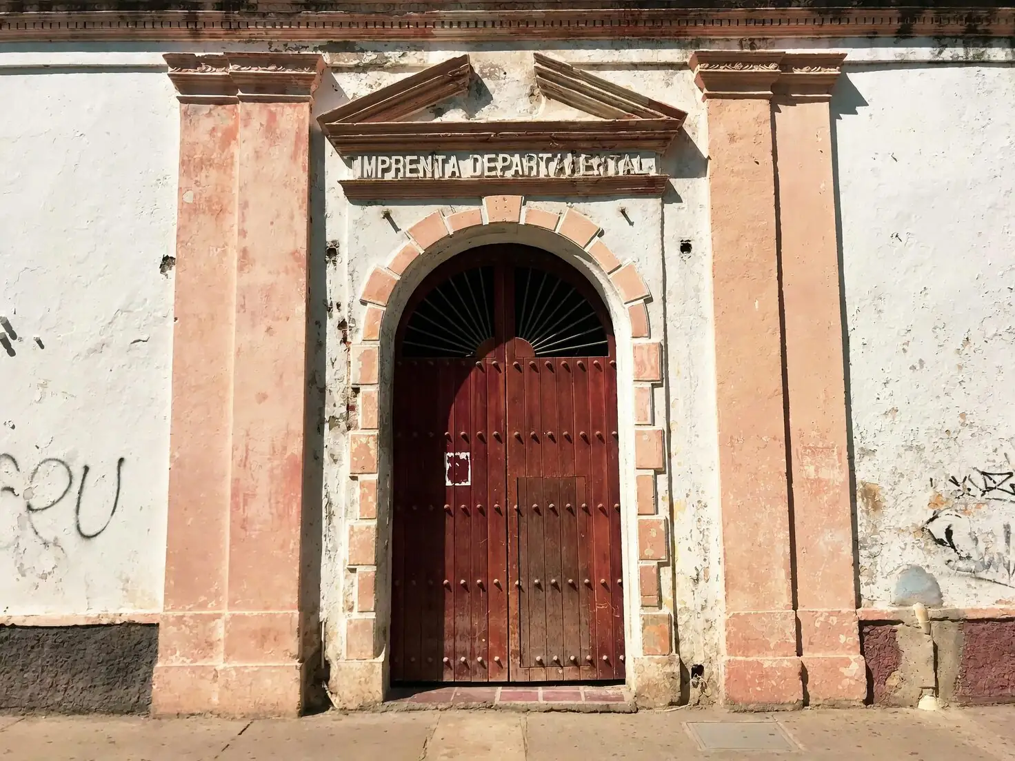 pineapple doorway carving colonial