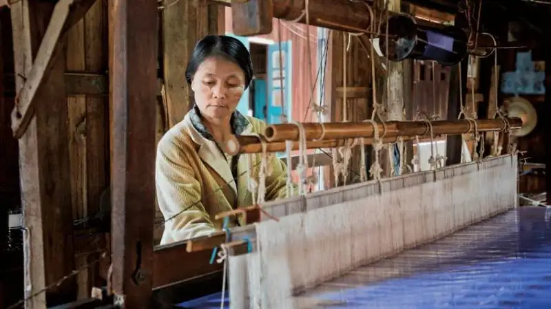 pineapple leaf fiber weaving Philippines