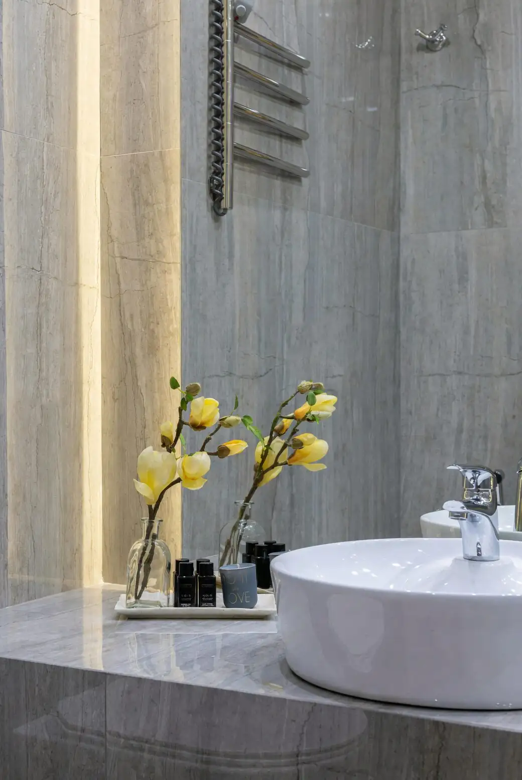 anthurium pebble tray bathroom