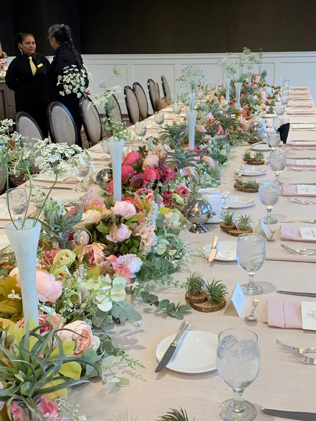 Cloud-Crown Centerpieces: Using Xerographica in Weddings and Photoshoots—Without Dooming the Plant