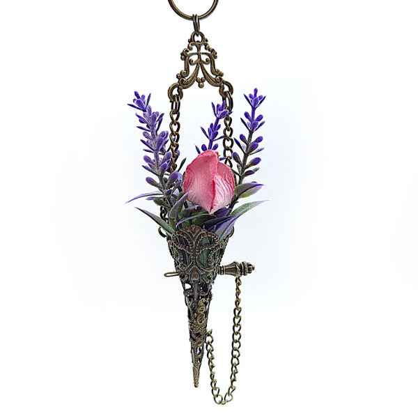 pansy Victorian tussie mussie
