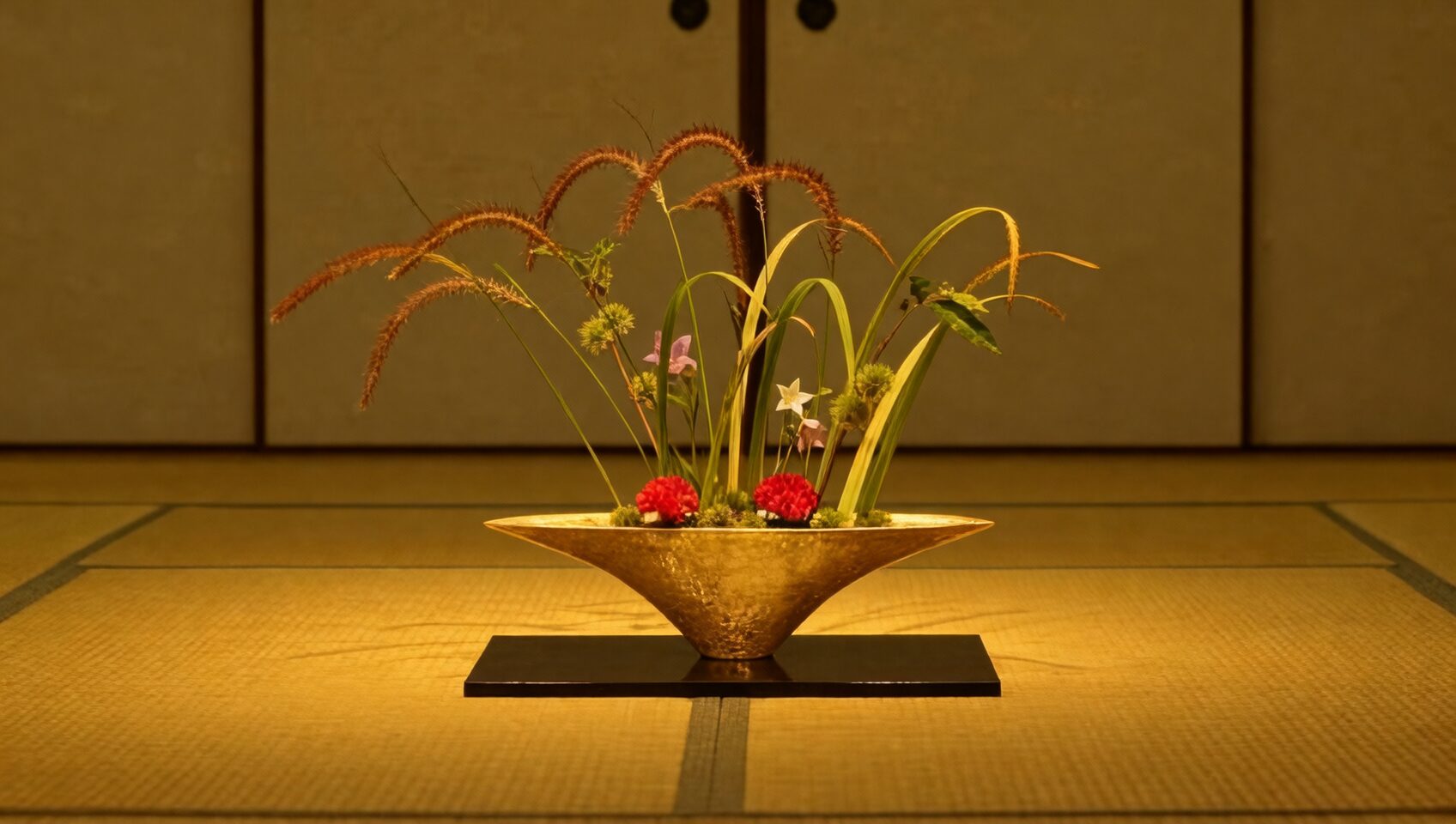 ranunculus Japanese ikebana arrangement