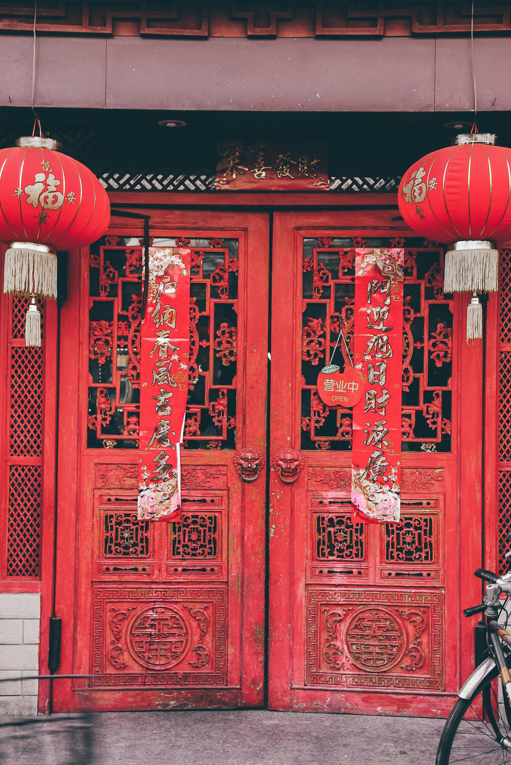 fuchsia Chinese doorway red lanterns