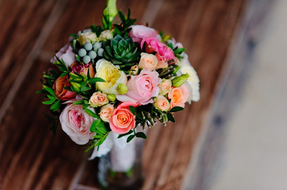 rose bouquet dining table styling